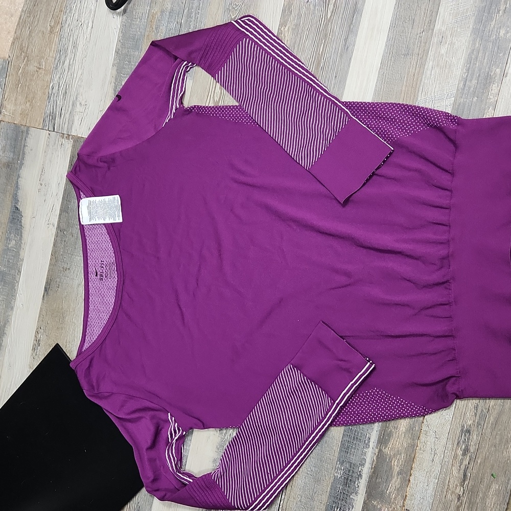 Nike Dri-FIT Banded Waist Seamless Training Top | Purple | Small - Picture 14 of 14